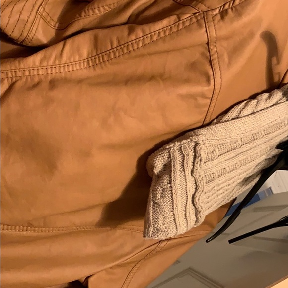 Leather jacket - Picture 2 of 3